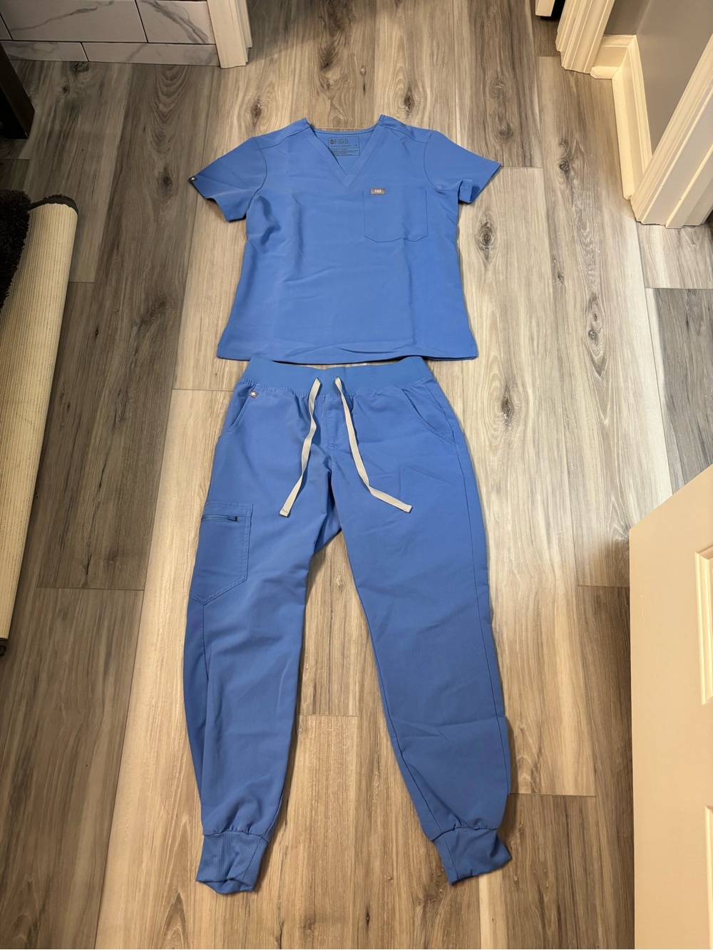 Figs Women's Light Blue Scrub Top & Jogger Set